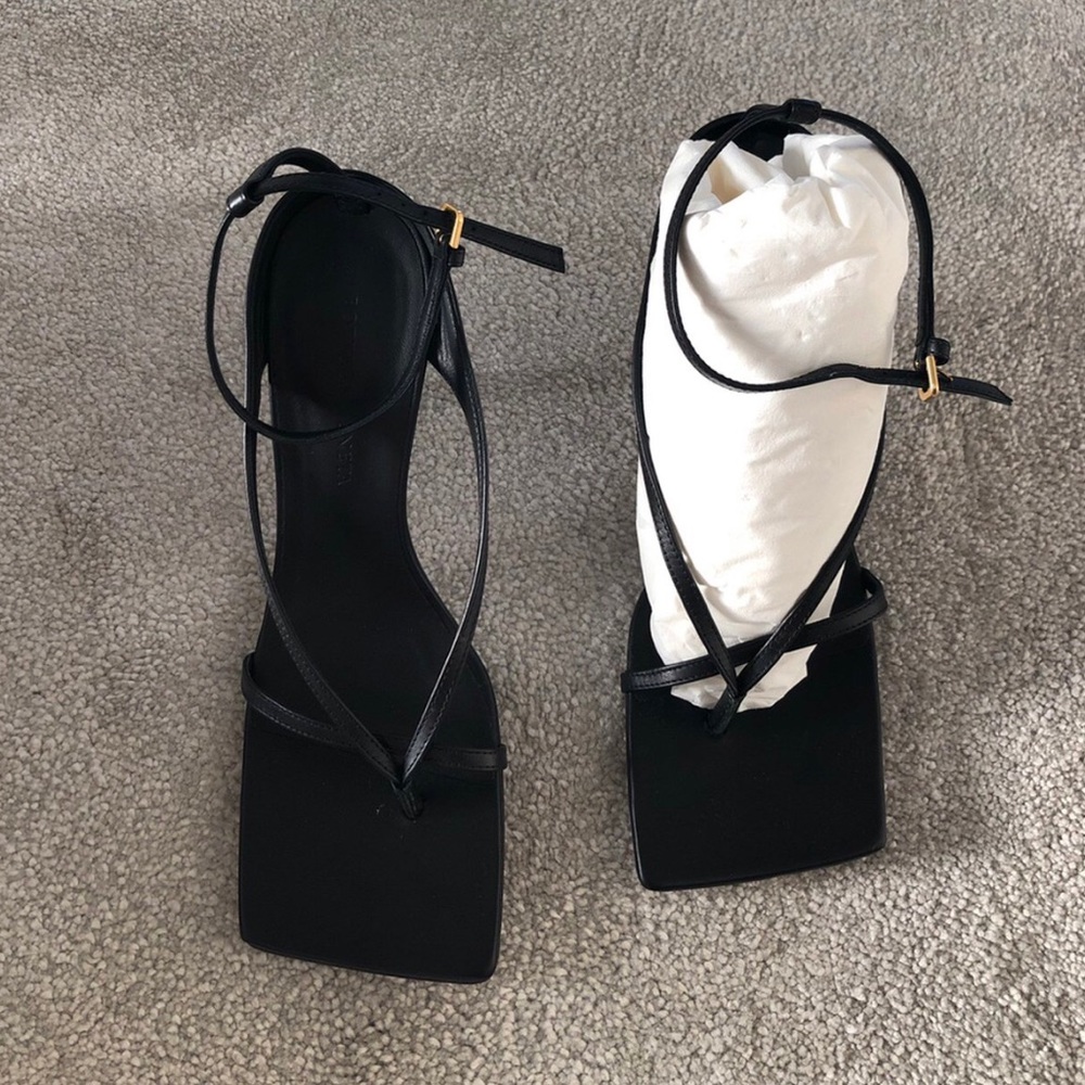 AUTHENTIC Bottega Veneta stretch sandals- size 7.5